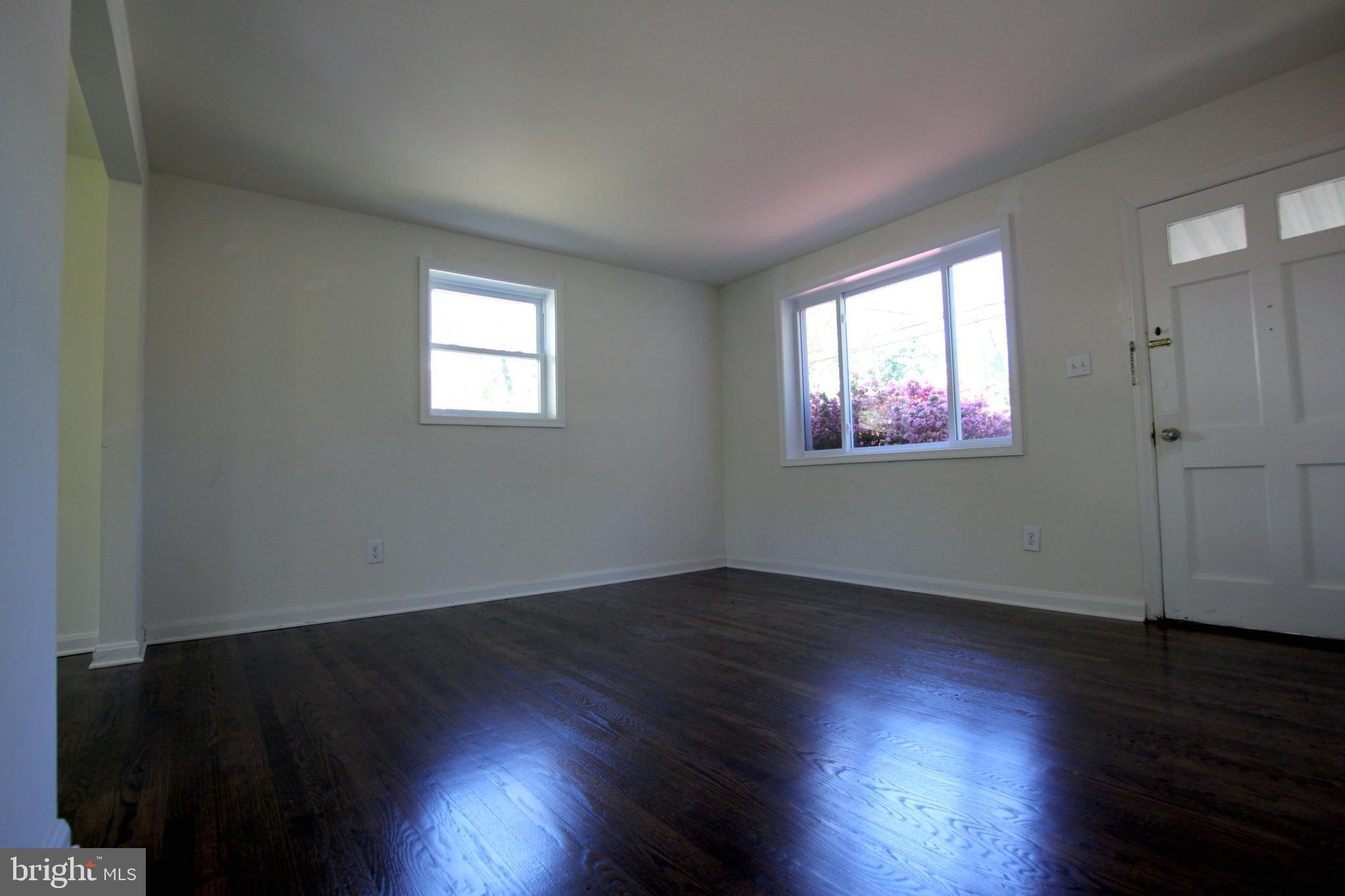 4704 Red Fox Road Rockville, MD 20852 - Photo 4 of 20 Living room