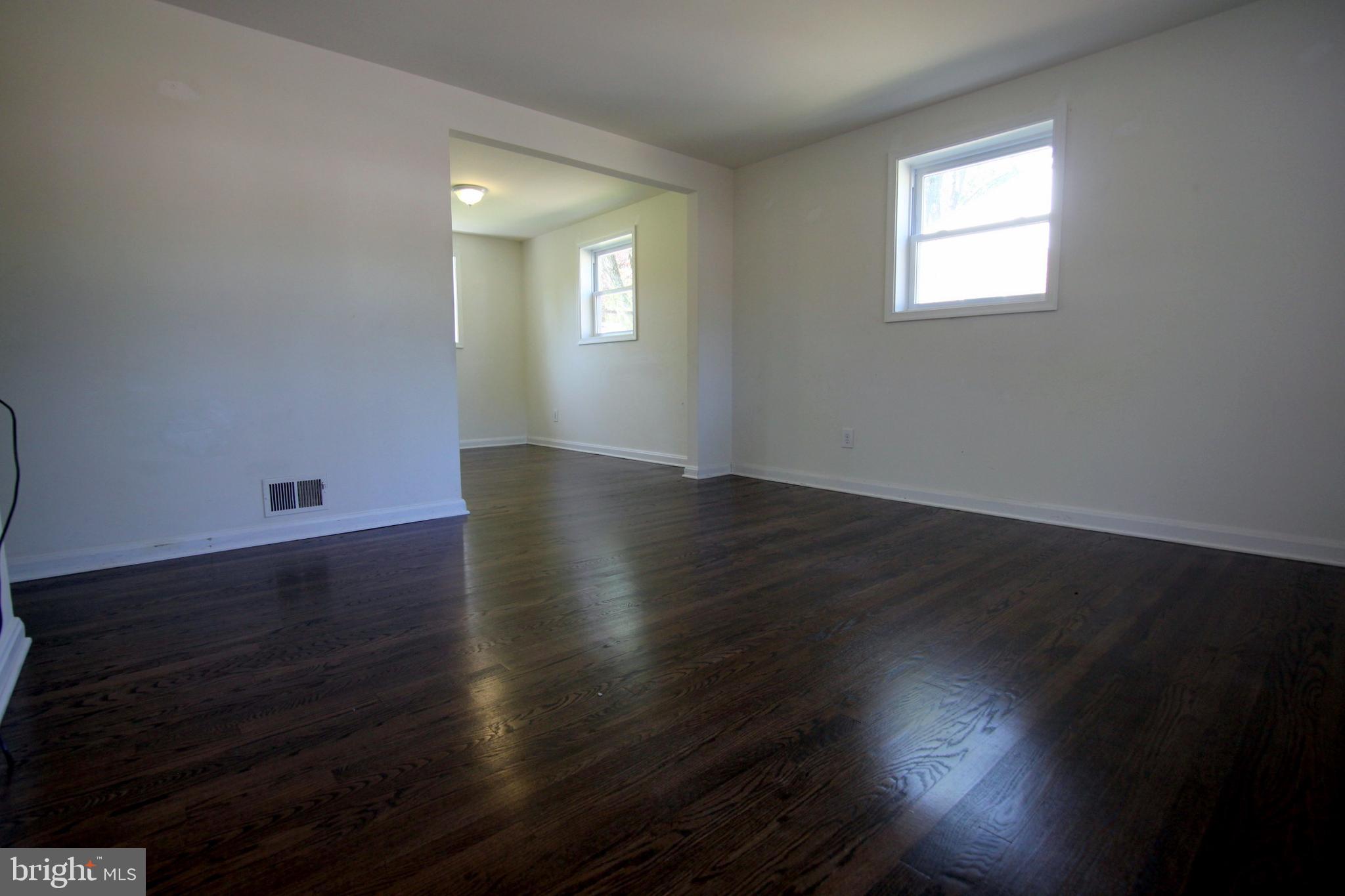 4704 Red Fox Road Rockville, MD 20852 - Photo 7 of 20 Living room