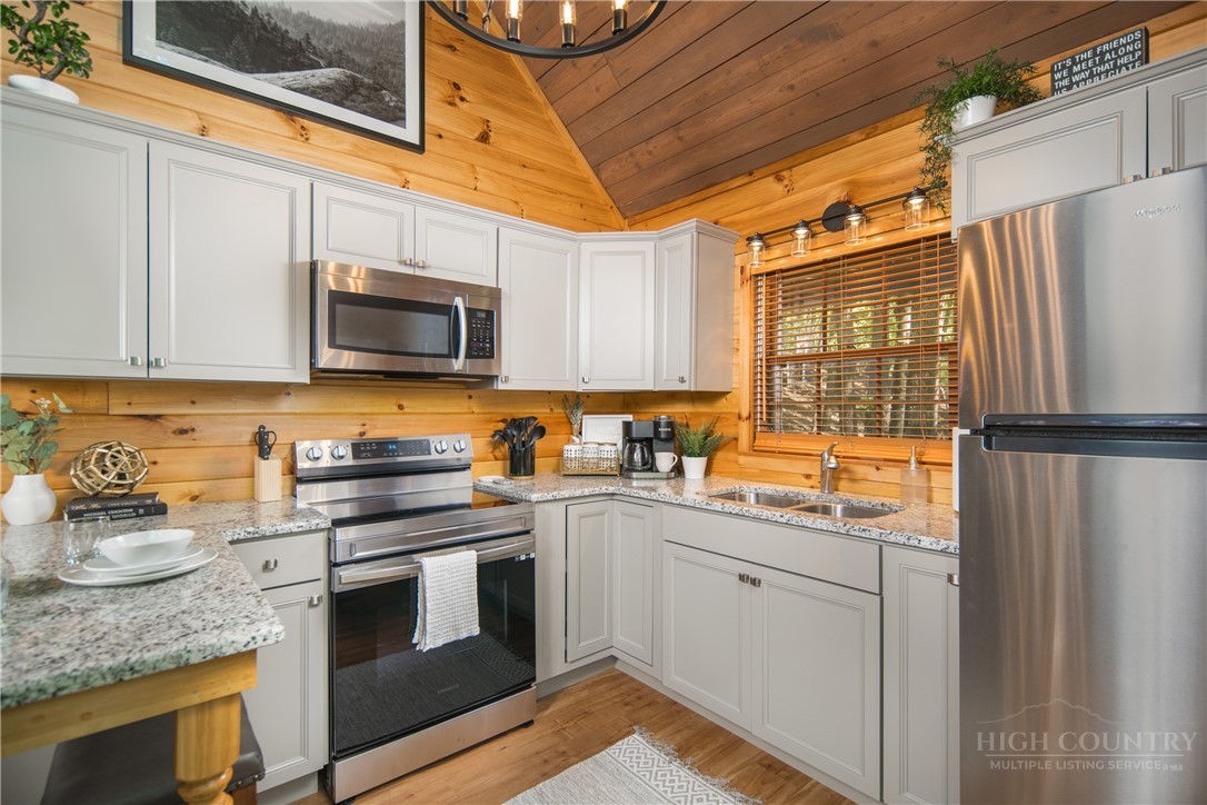174 Horseshoe Ridge Road East Deep Gap, NC 28618 - Photo 7 of 33
