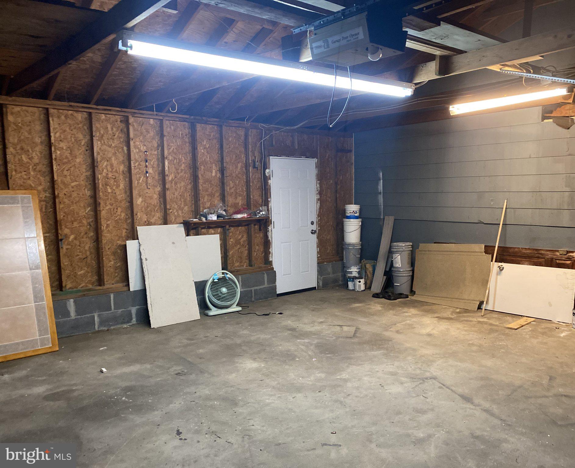 106 Parkview Road Stratford, NJ 08084 - Photo 23 of 27 Spacious garage with potential.