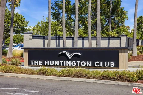 $3,695,000 | 19382 Woodlands Drive, Huntington Beach, CA 92648