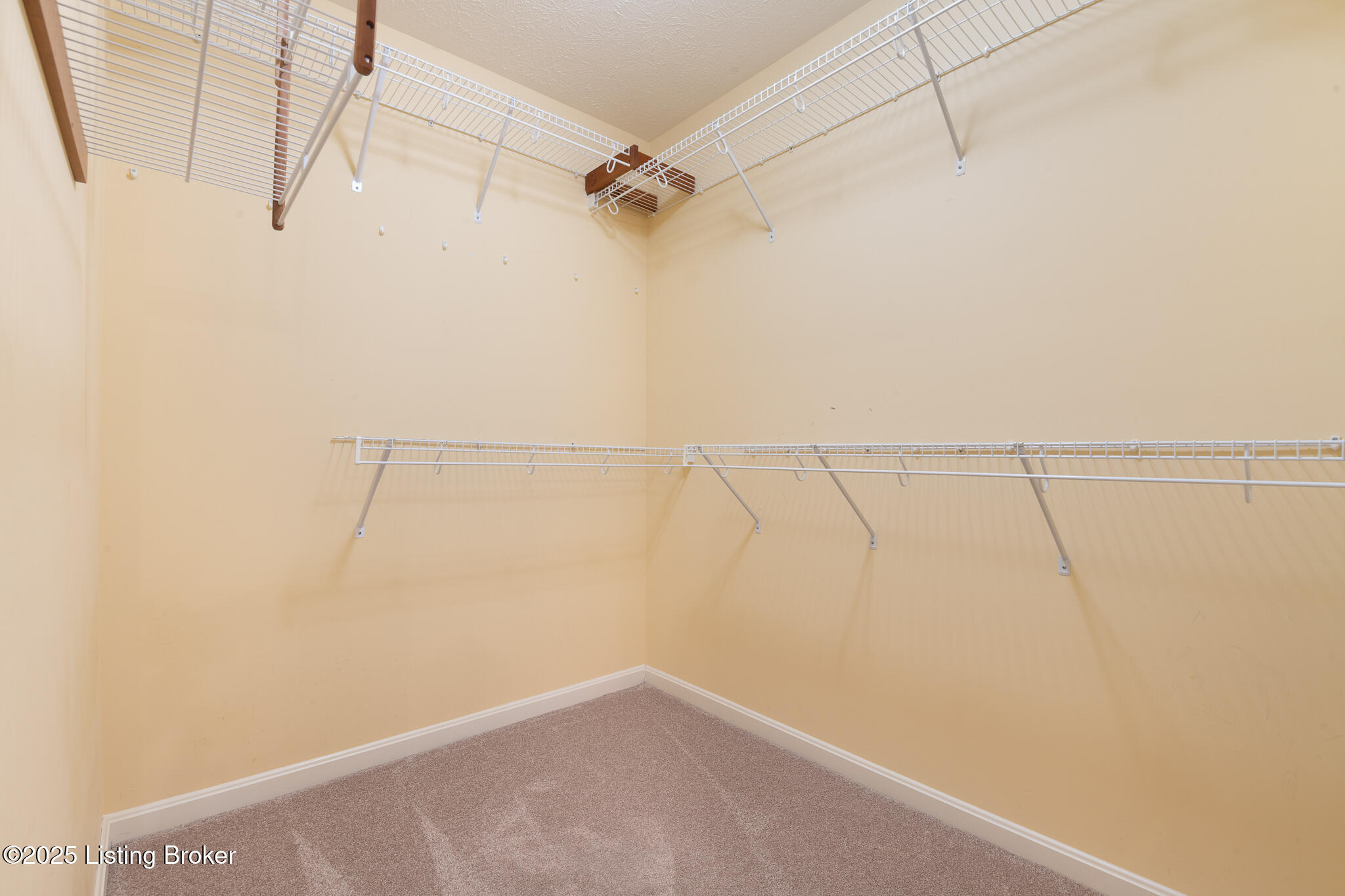 4112 Durham Ridge Road Louisville, KY 40299 - Photo 26 of 40 4112 Durham Ridge-31