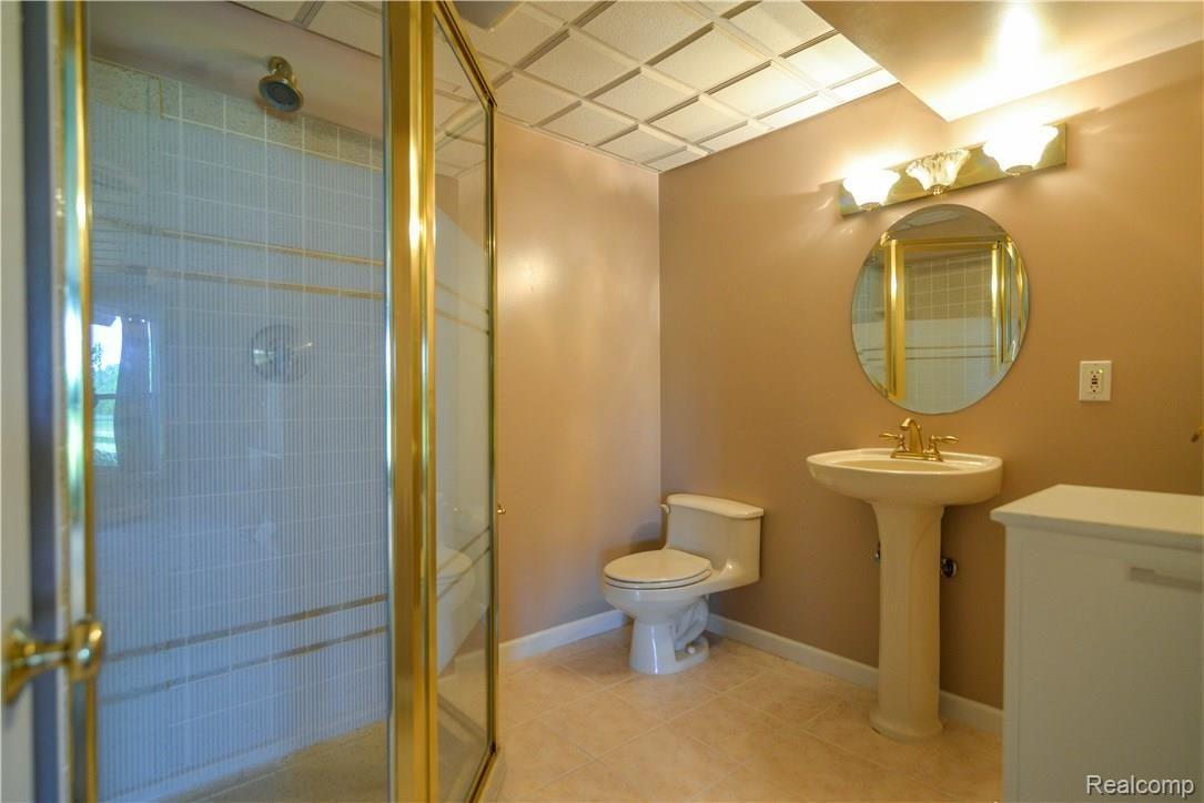 6225 Mason Road Howell, MI 48843 - Photo 40 of 59 Lower level Bath