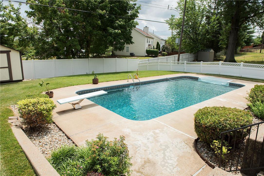 11040 Patsy Drive St. Louis, MO 63123 - Photo 14 of 19