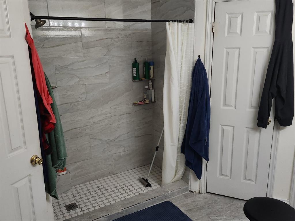 541 Bakers Branch Road Waxahachie, TX 75167 - Photo 9 of 13 a bathroom with a shower