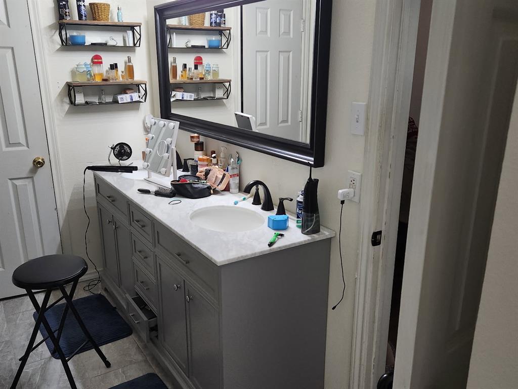 541 Bakers Branch Road Waxahachie, TX 75167 - Photo 10 of 13 a bathroom with a sink and a mirror
