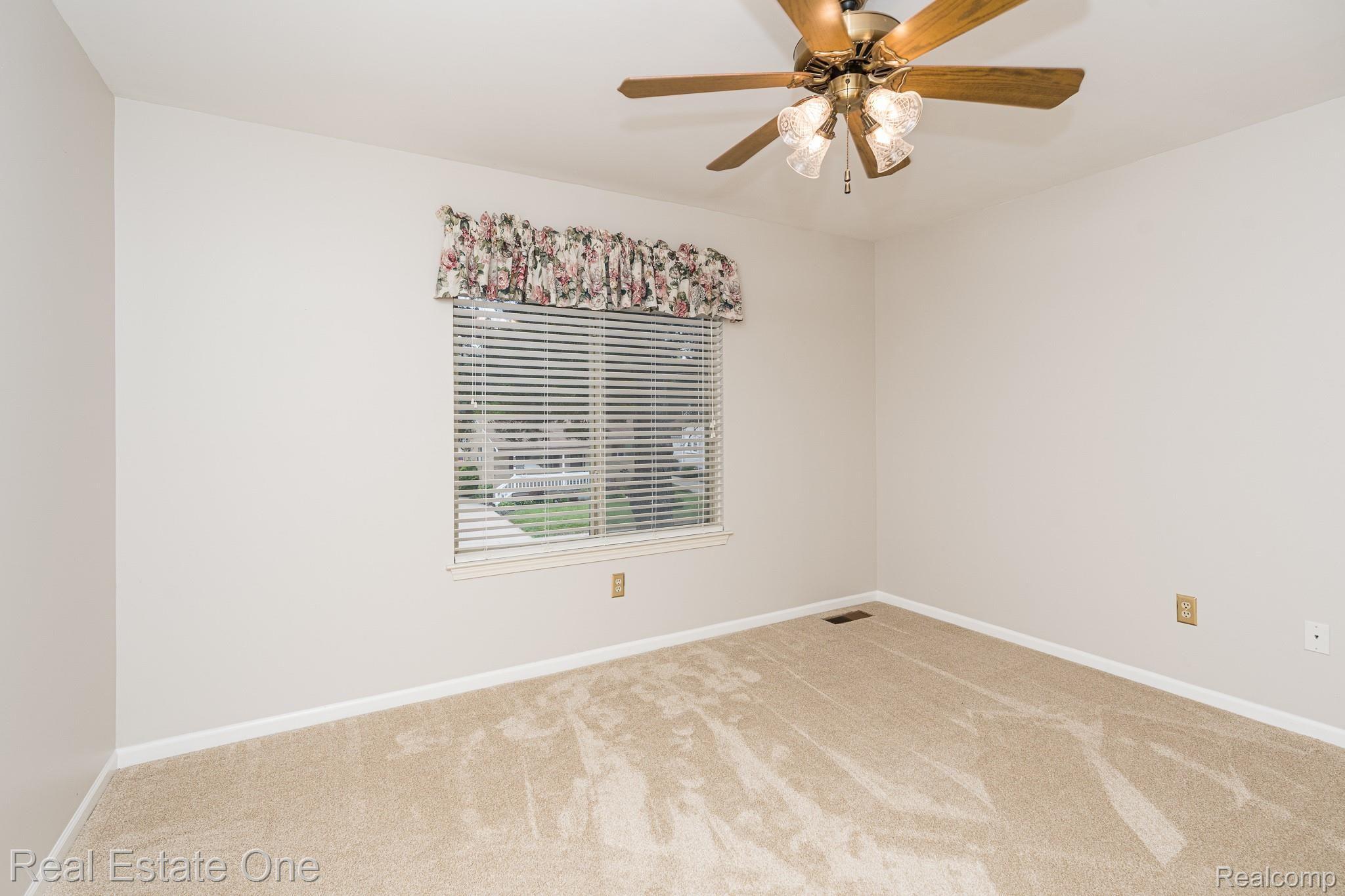 746 Elizabeth Street Rochester, MI 48307 - Photo 16 of 26 Bedroom