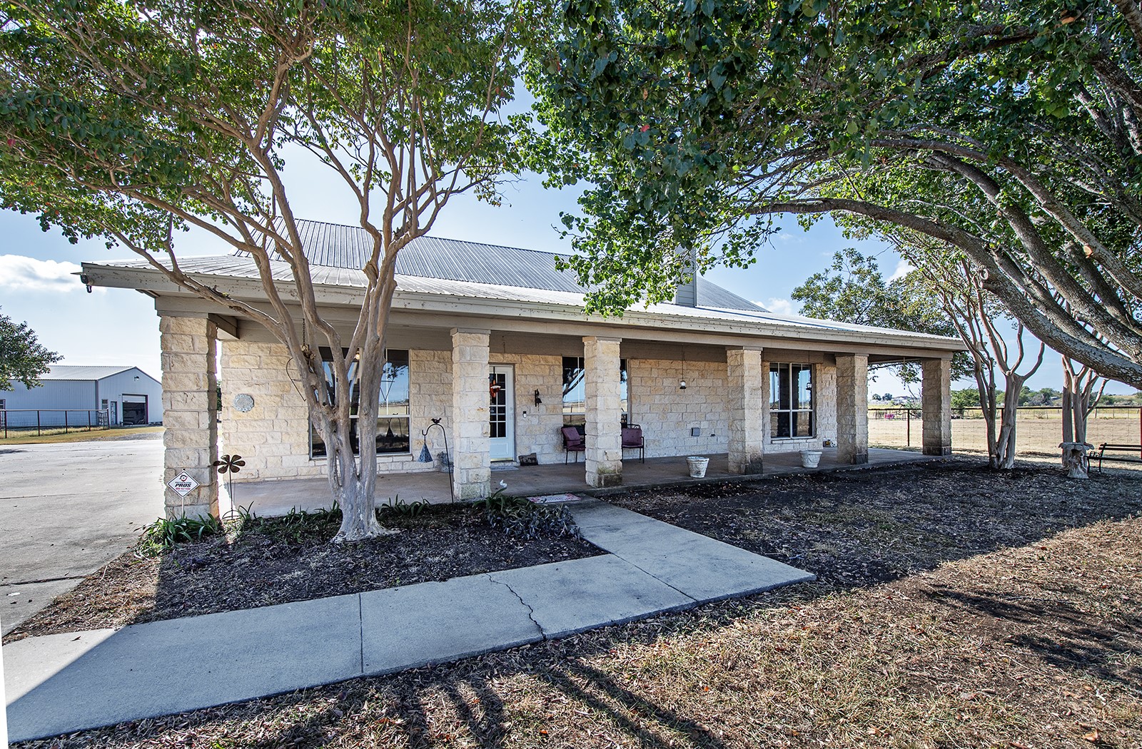 1833 County Road 305 Jarrell, TX 76537 - Photo 2 of 40 Front of house