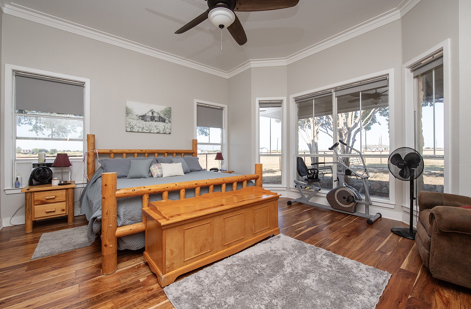 1833 County Road 305 Jarrell, TX 76537 - Photo 31 of 40 Spacious master bedroom with many windows