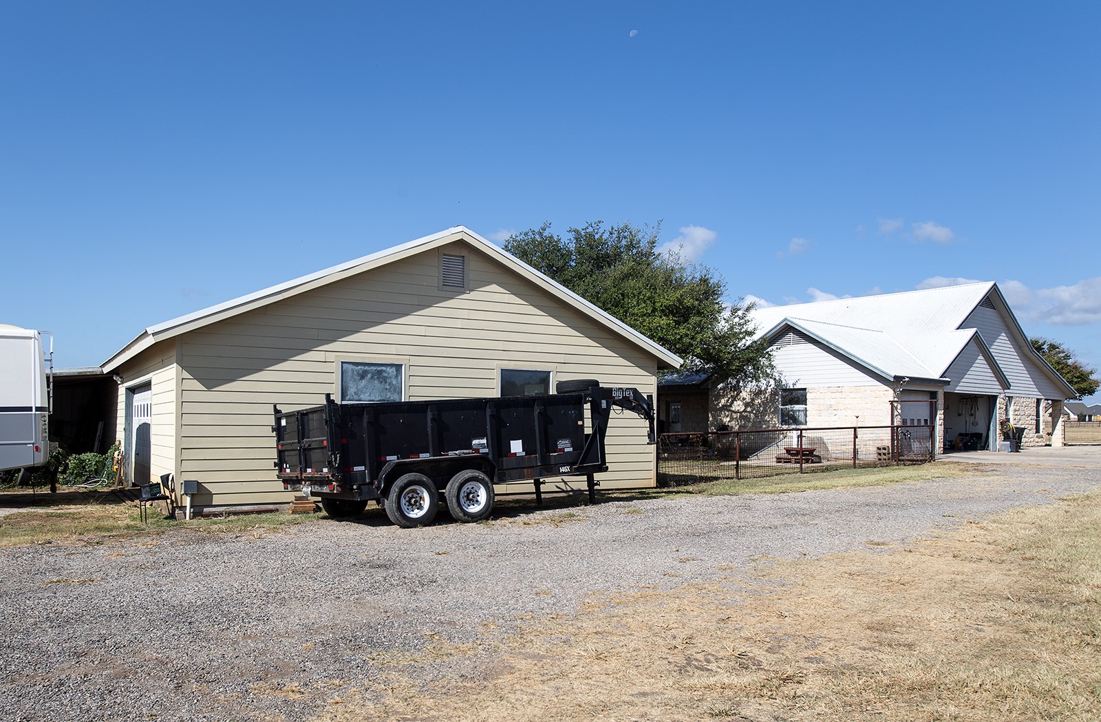 1833 County Road 305 Jarrell, TX 76537 - Photo 8 of 40 Side of workshop at the back of the house