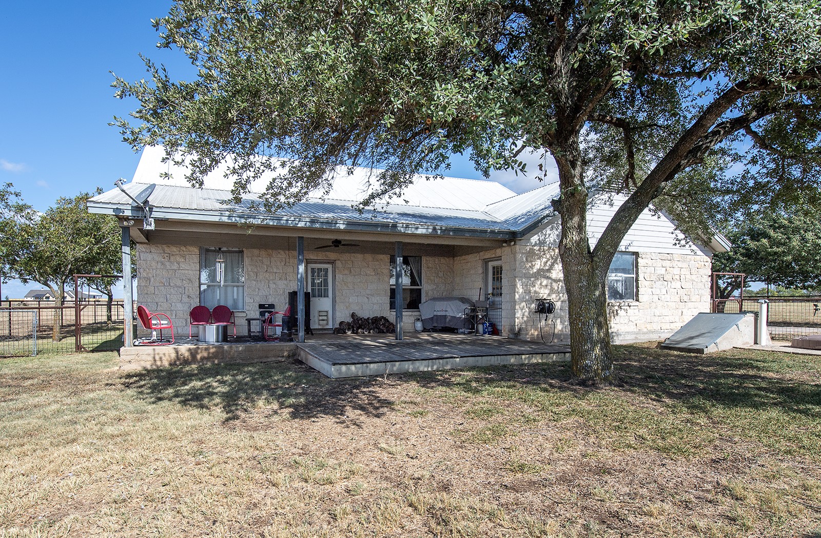 1833 County Road 305 Jarrell, TX 76537 - Photo 9 of 40