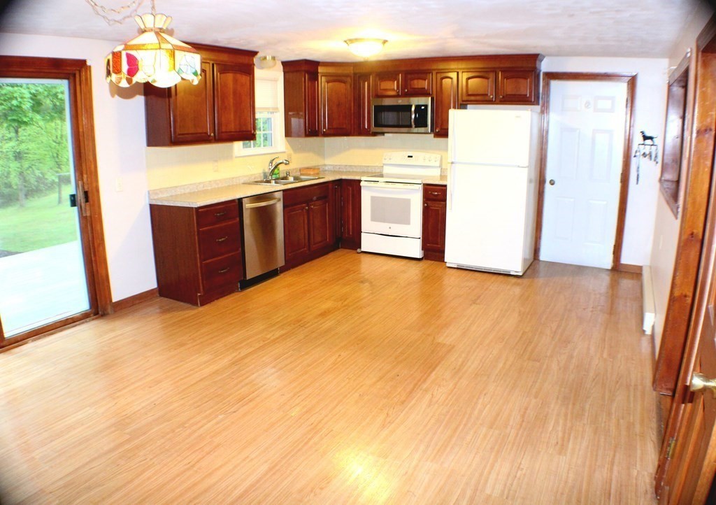 83 Dudley Road Oxford, MA 01540 - Photo 6 of 20 Gallery Image 6