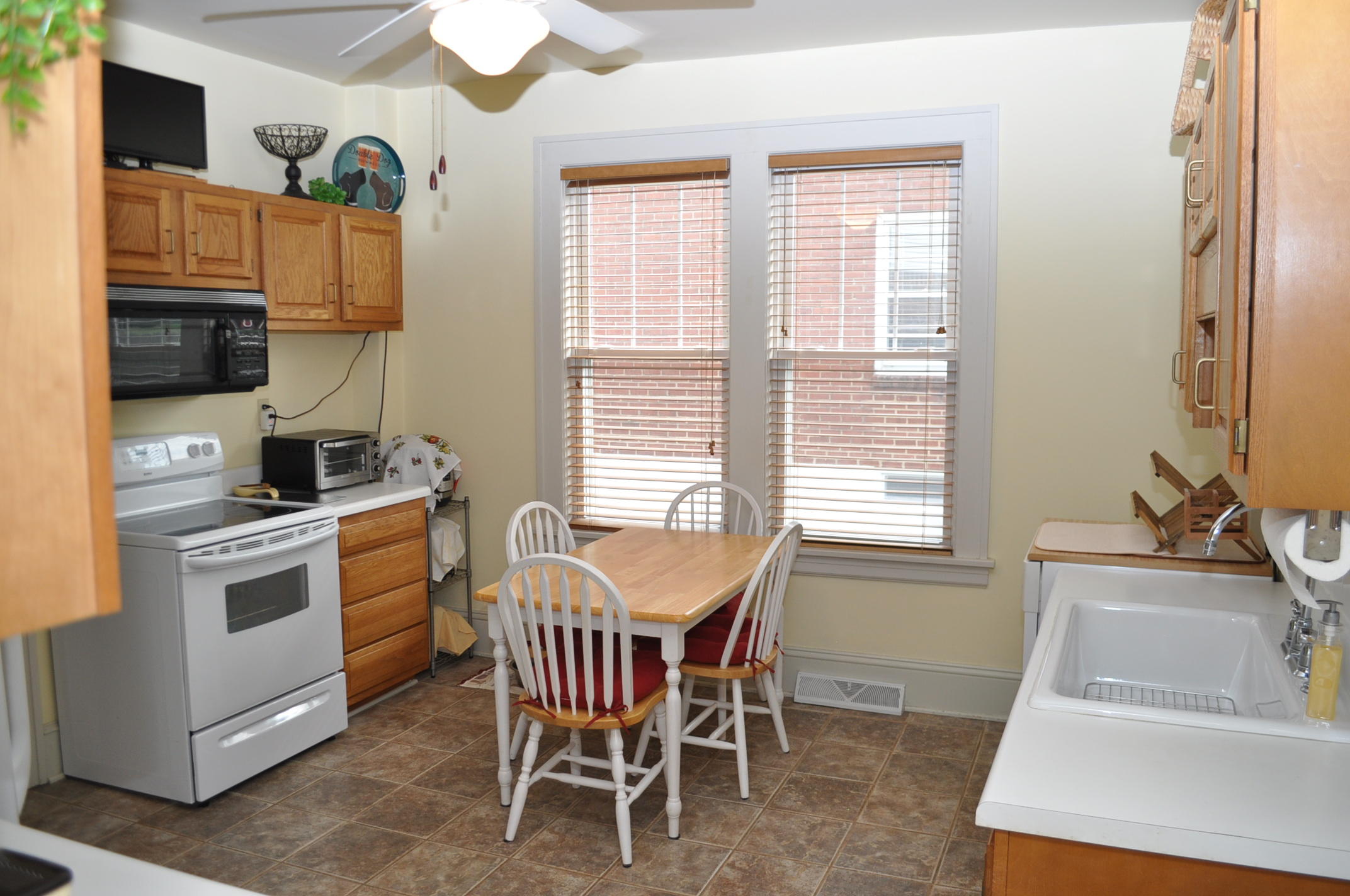 2435 Lofton Road Southwest Roanoke, VA 24015 - Photo 5 of 28 DSC_0277