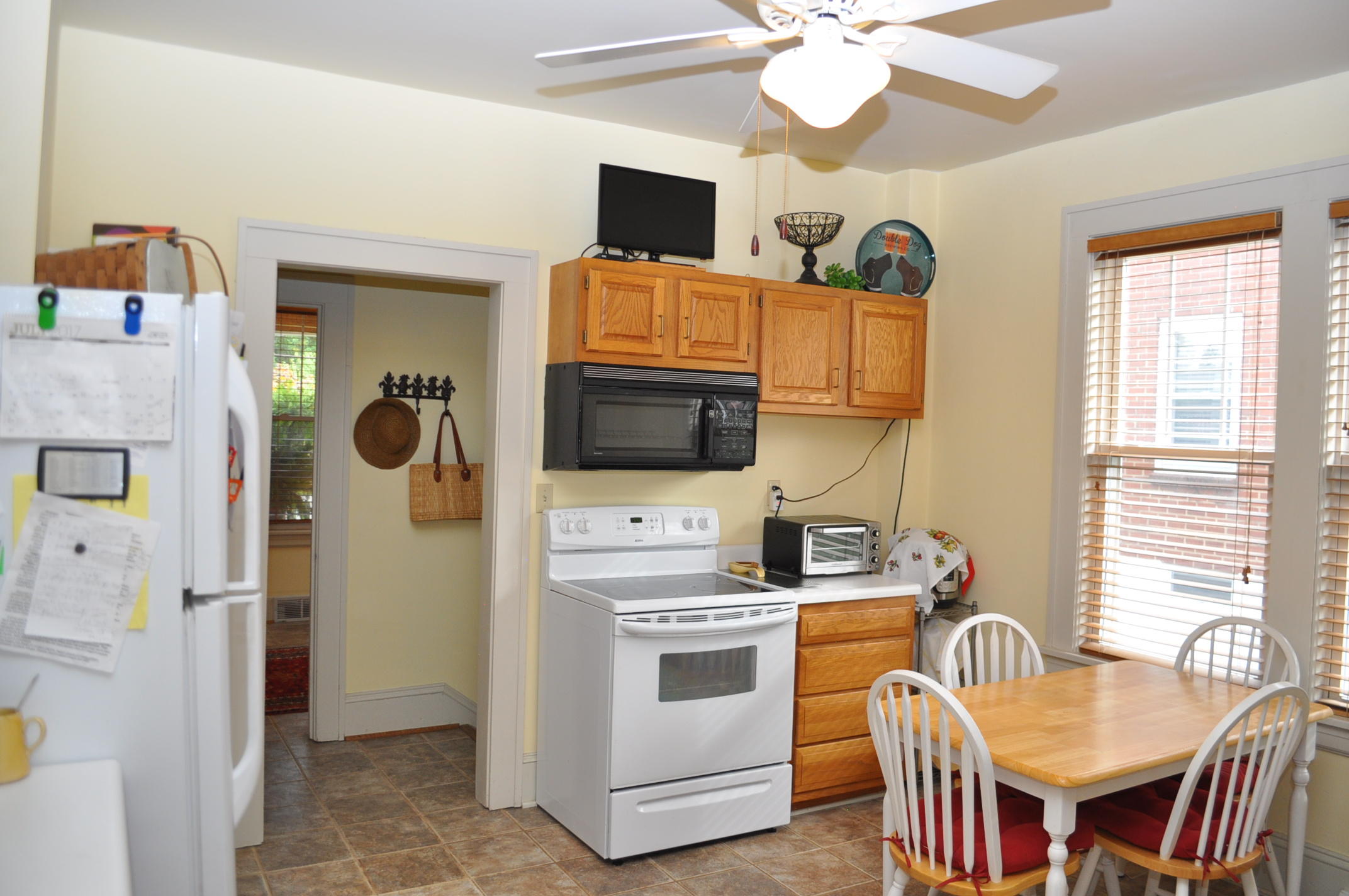 2435 Lofton Road Southwest Roanoke, VA 24015 - Photo 6 of 28 DSC_0275