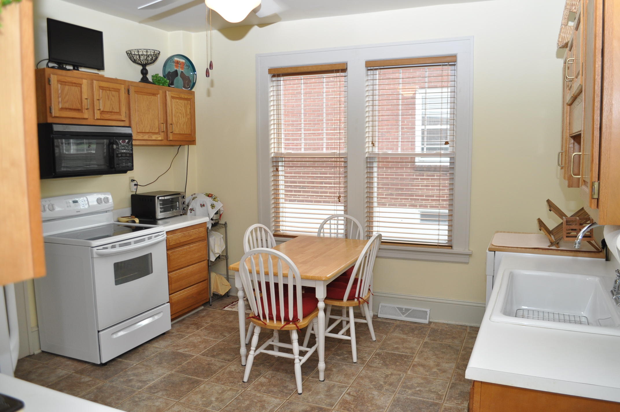 2435 Lofton Road Southwest Roanoke, VA 24015 - Photo 7 of 28 DSC_0276