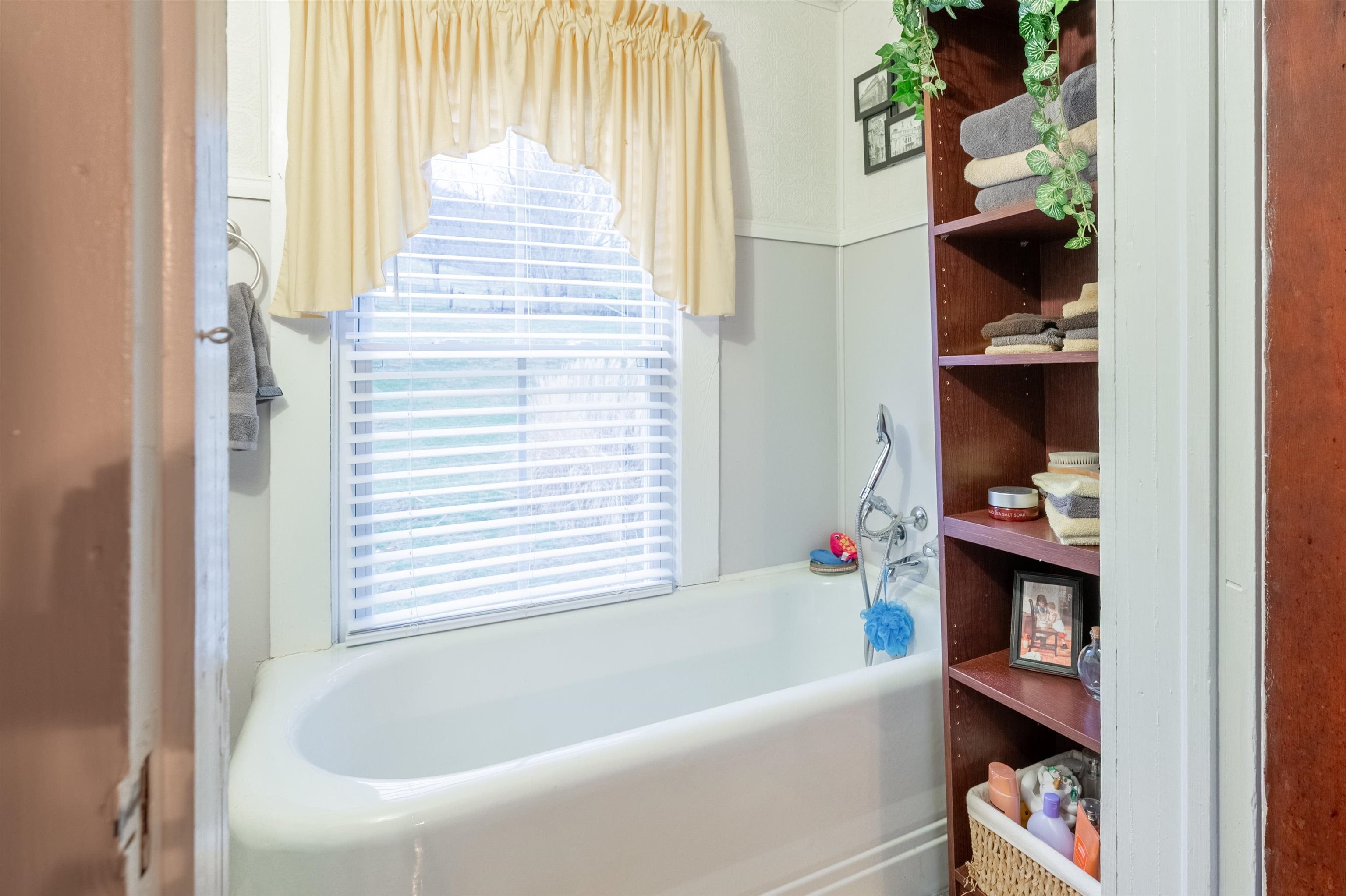 202 Thunder Road Pembroke, VA 24136 - Photo 32 of 55 Gallery Image 32