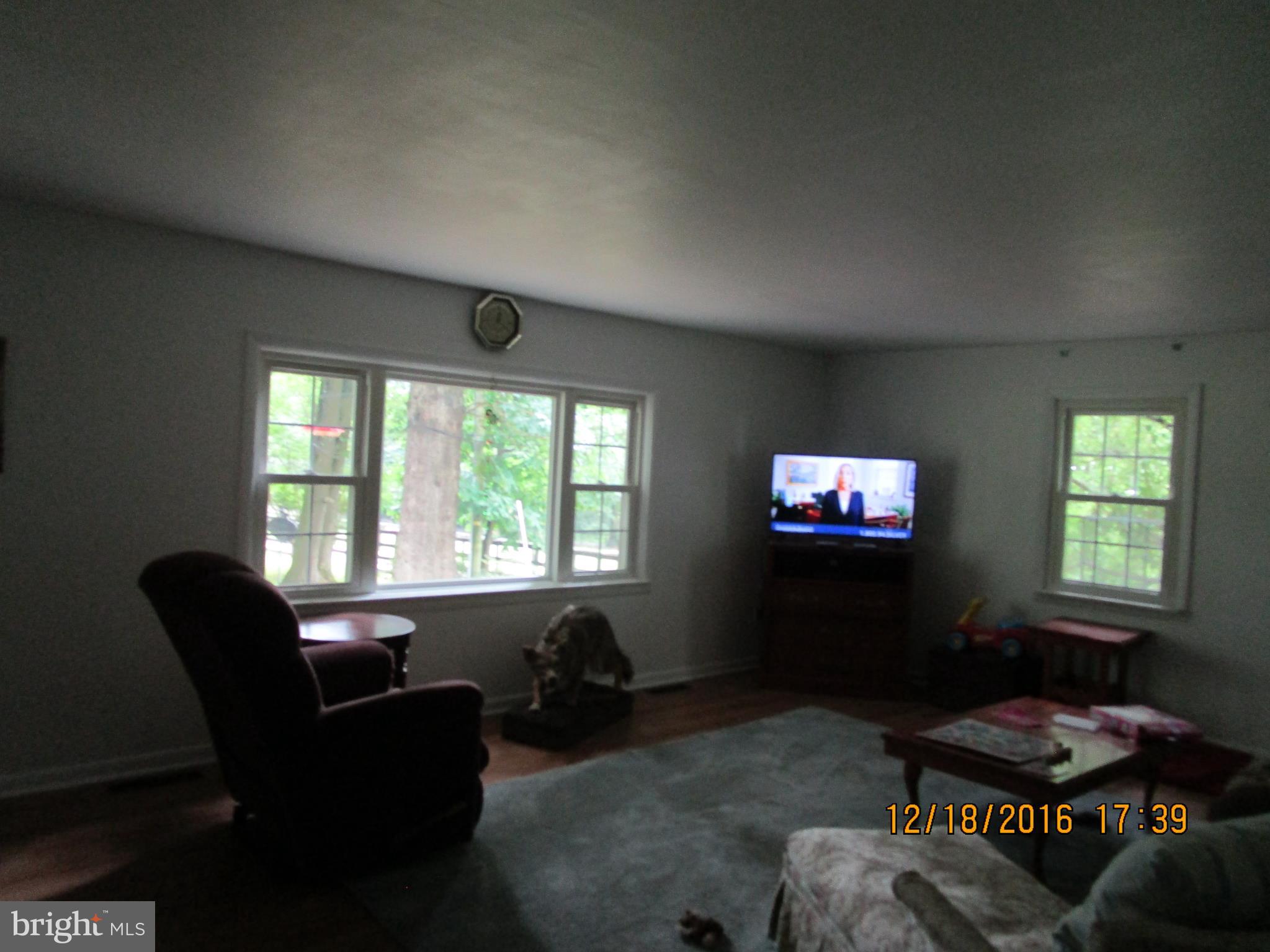 895 Warburton Road Elkton, MD 21921 - Photo 29 of 37 LIVING ROOM MAIN HOUSE