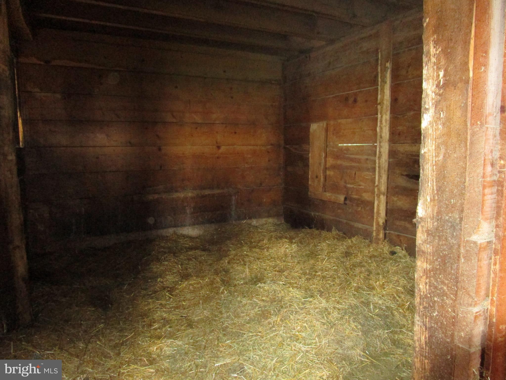895 Warburton Road Elkton, MD 21921 - Photo 8 of 37 STALL IN MAIN BARN