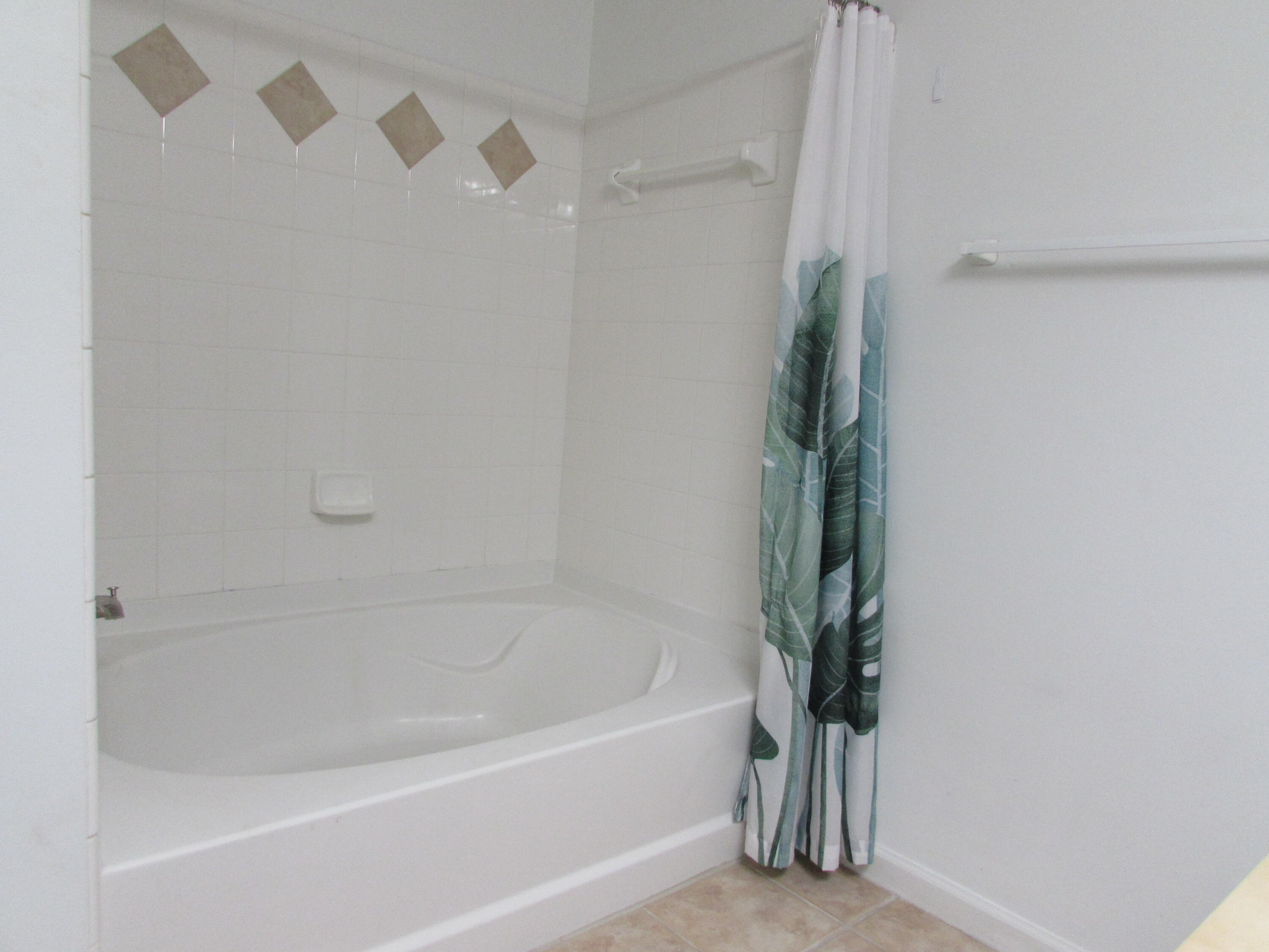 9873 Baywinds Boulevard, Unit 5107 West Palm Beach, FL 33411 - Photo 13 of 22 a bathroom with a bathtub