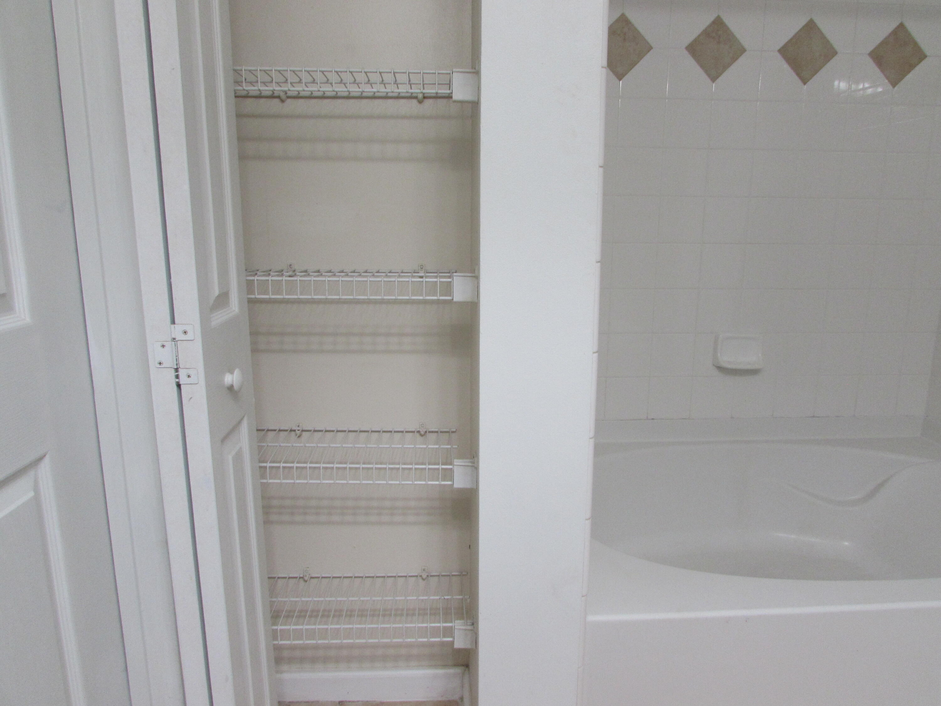 9873 Baywinds Boulevard, Unit 5107 West Palm Beach, FL 33411 - Photo 14 of 22 a bathroom with a bathtub
