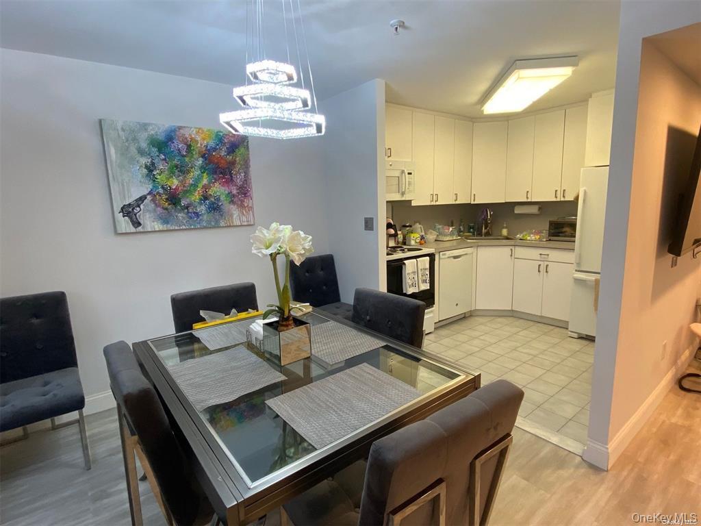 10 Canterbury Road, Unit 2D Great Neck, NY 11021 - Photo 3 of 12