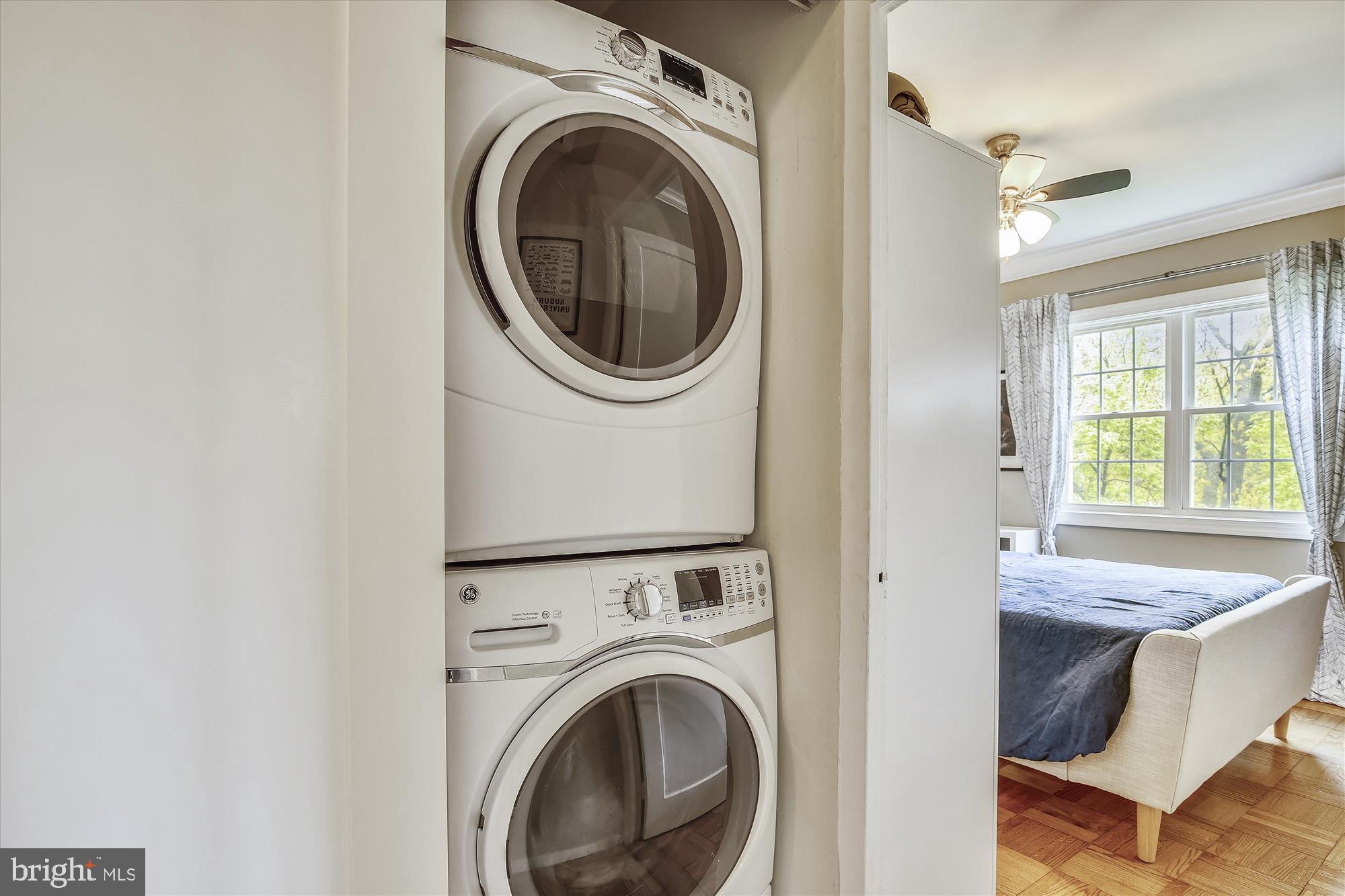 3520 Gunston Road Alexandria, VA 22302 - Photo 23 of 28 Washer and Dryer in Unit