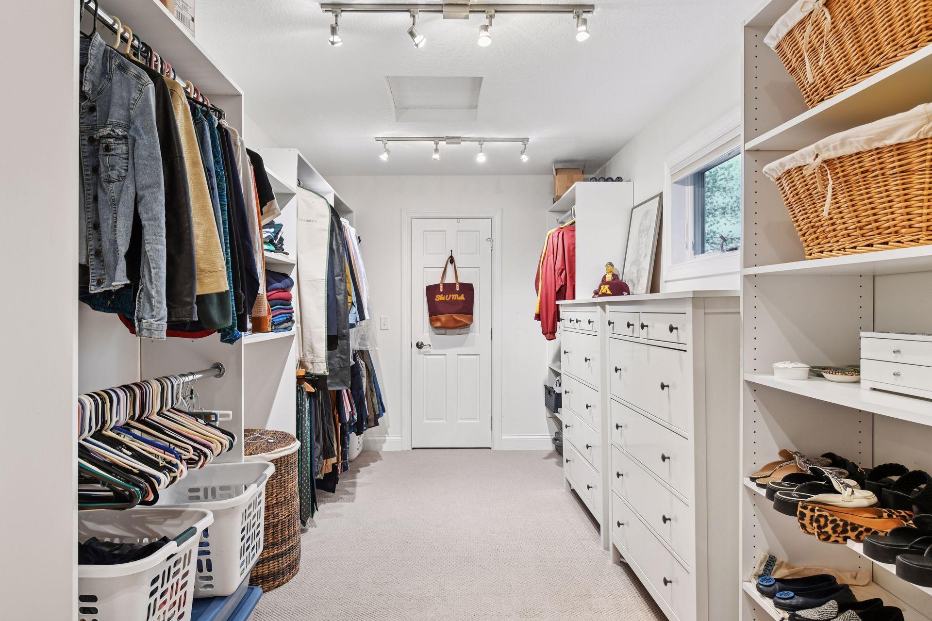 8235 Oakmere Road Bloomington, MN 55438 - Photo 20 of 47 Gallery Image 20
