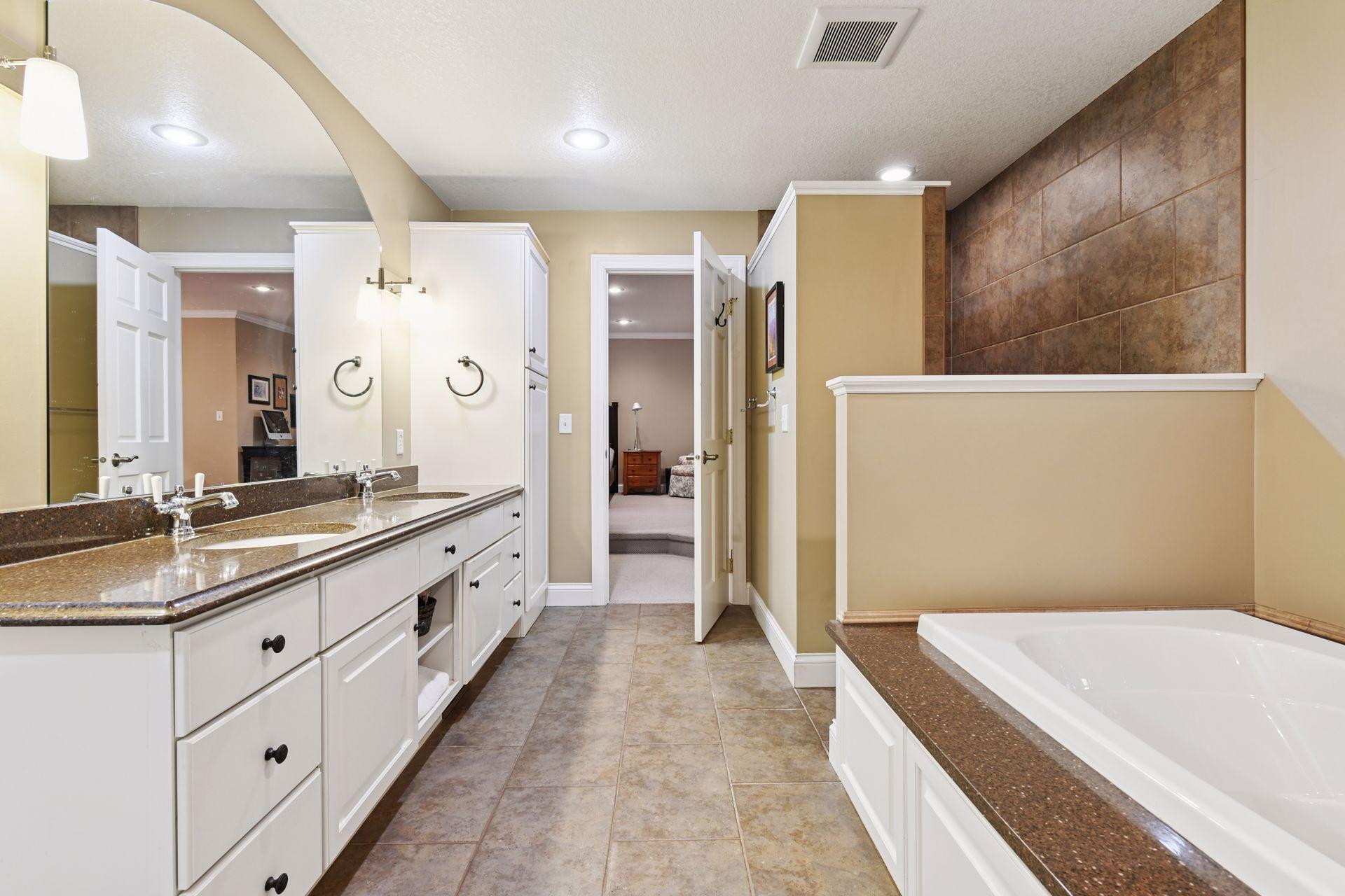 8235 Oakmere Road Bloomington, MN 55438 - Photo 22 of 47 Gallery Image 22