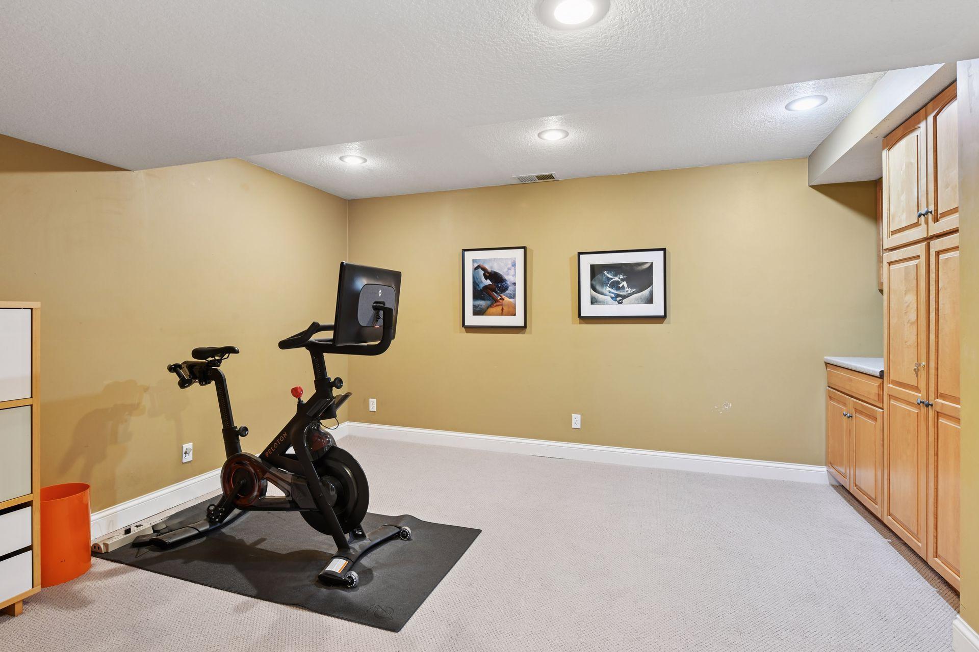 8235 Oakmere Road Bloomington, MN 55438 - Photo 28 of 47 Gallery Image 28