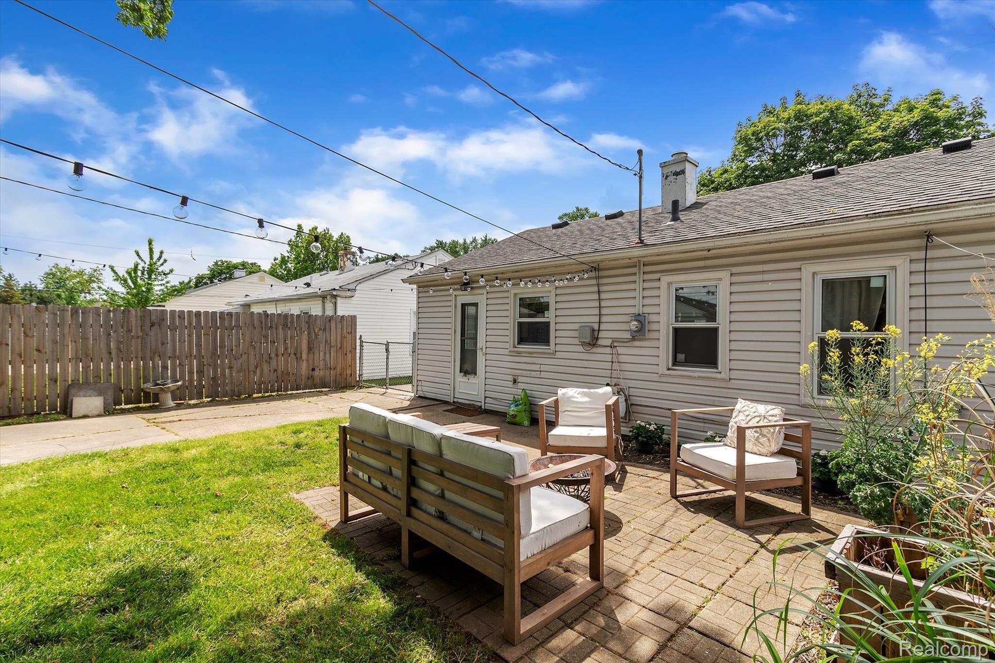 4010 Durham Road Royal Oak, MI 48073 - Photo 26 of 27 30-4010-Durham-Rd-WindowStill-Real-Estate-Photography-30.jpg