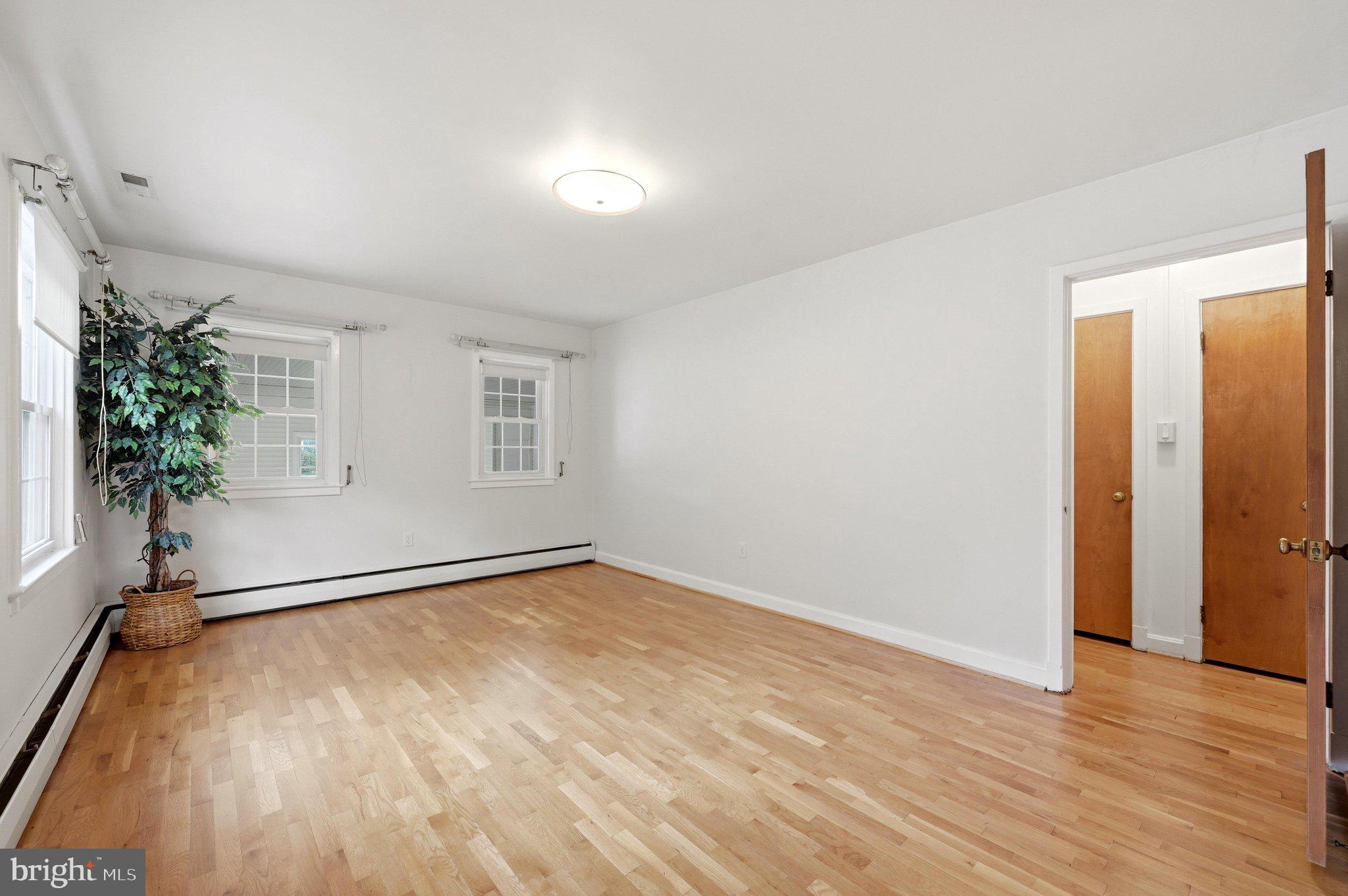 17751 Harmony Church Road Hamilton, VA 20158 - Photo 11 of 66 Living Room