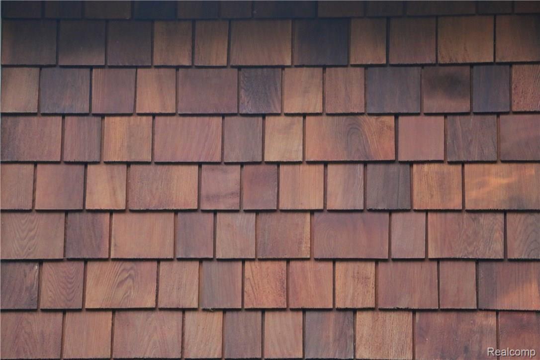 9404 Mabley Hill Road Fenton, MI 48430 - Photo 12 of 46 Custom cedar siding.