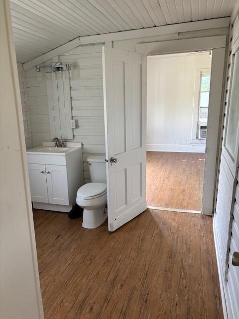 811 West 8th Street Cisco, TX 76437 - Photo 19 of 22 a bathroom with a toilet and a shower