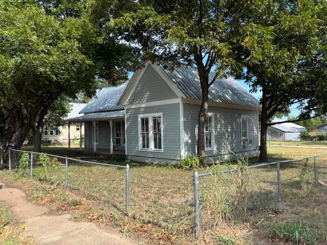 811 West 8th Street Cisco, TX 76437 - Photo 2 of 22 front view of a house with a yard
