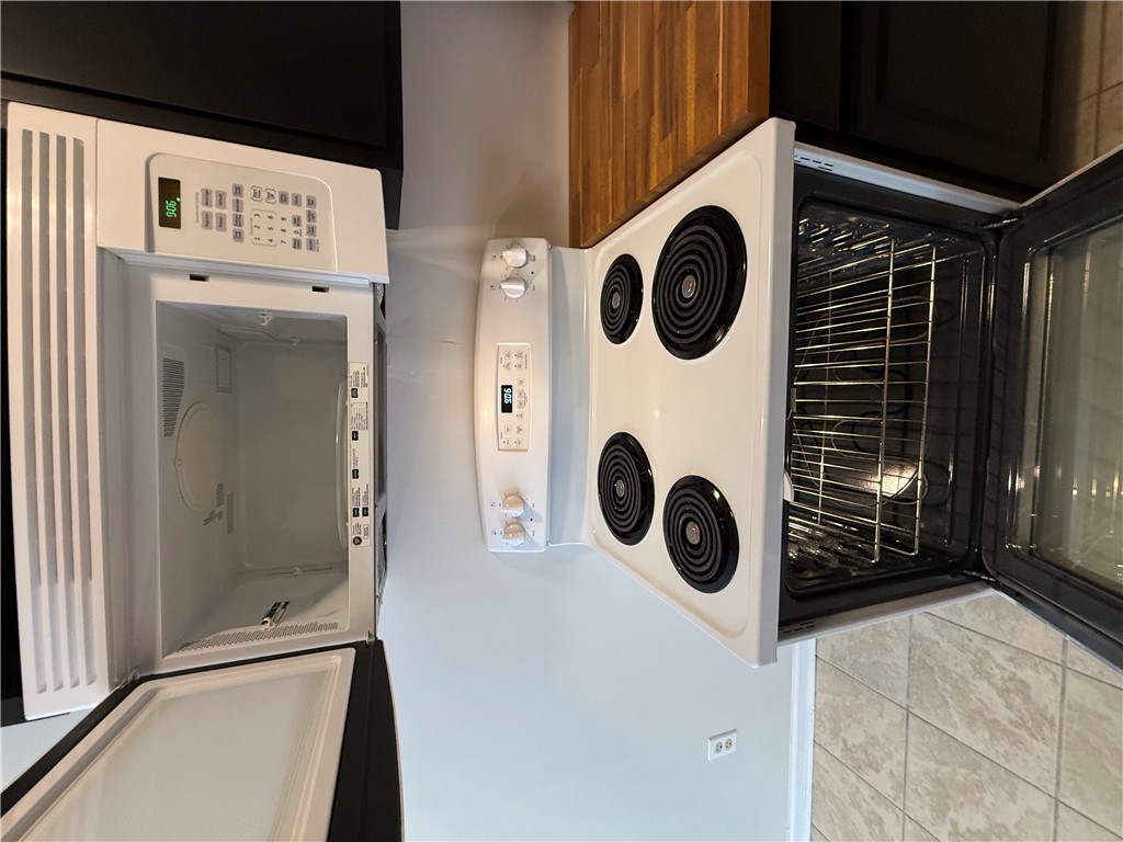 125 Maple Street, Unit 110 Pendleton, SC 29670 - Photo 9 of 18 Culinary aspirations meet their match in this kitchen, featuring a built-in microwave and an electric range. Both are spotless!