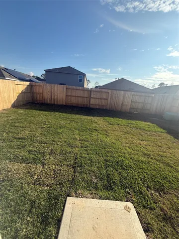 a view of a back yard