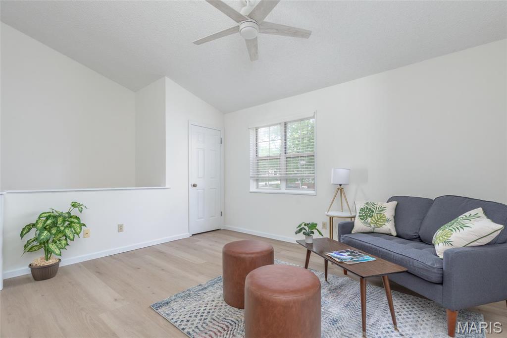 9162 Eager Road St. Louis, MO 63144 - Photo 3 of 30