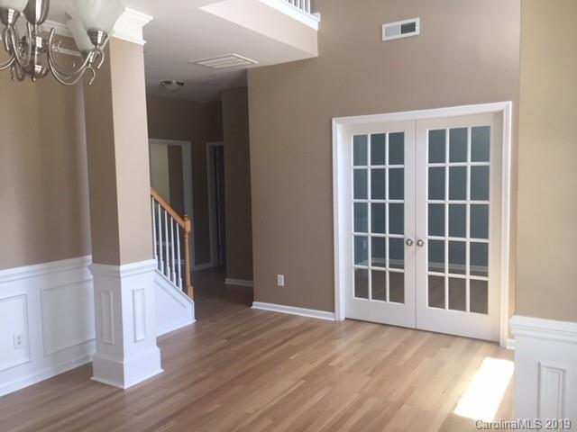 8524 Ridgeline Lane Charlotte, NC 28269 - Photo 4 of 13