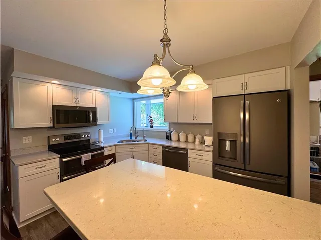 $425,000 | 17 Forest Glen Drive, Grove City, PA 16127