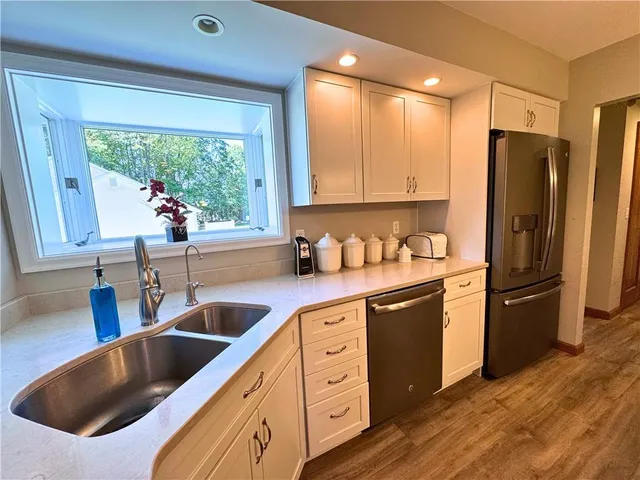 $425,000 | 17 Forest Glen Drive, Grove City, PA 16127