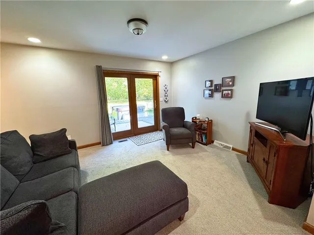 $425,000 | 17 Forest Glen Drive, Grove City, PA 16127