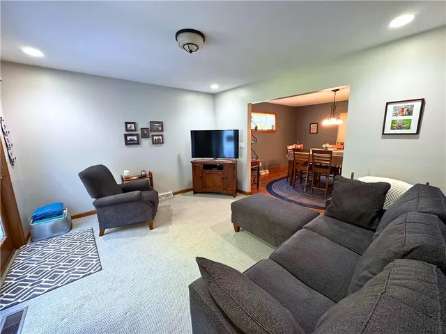 $425,000 | 17 Forest Glen Drive, Grove City, PA 16127