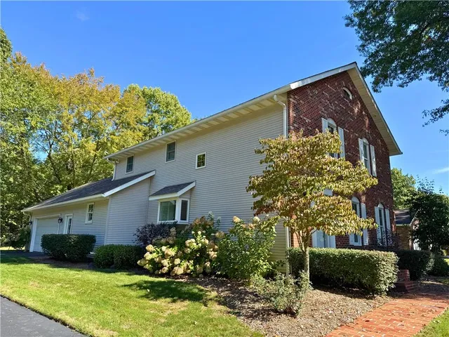 $425,000 | 17 Forest Glen Drive, Grove City, PA 16127