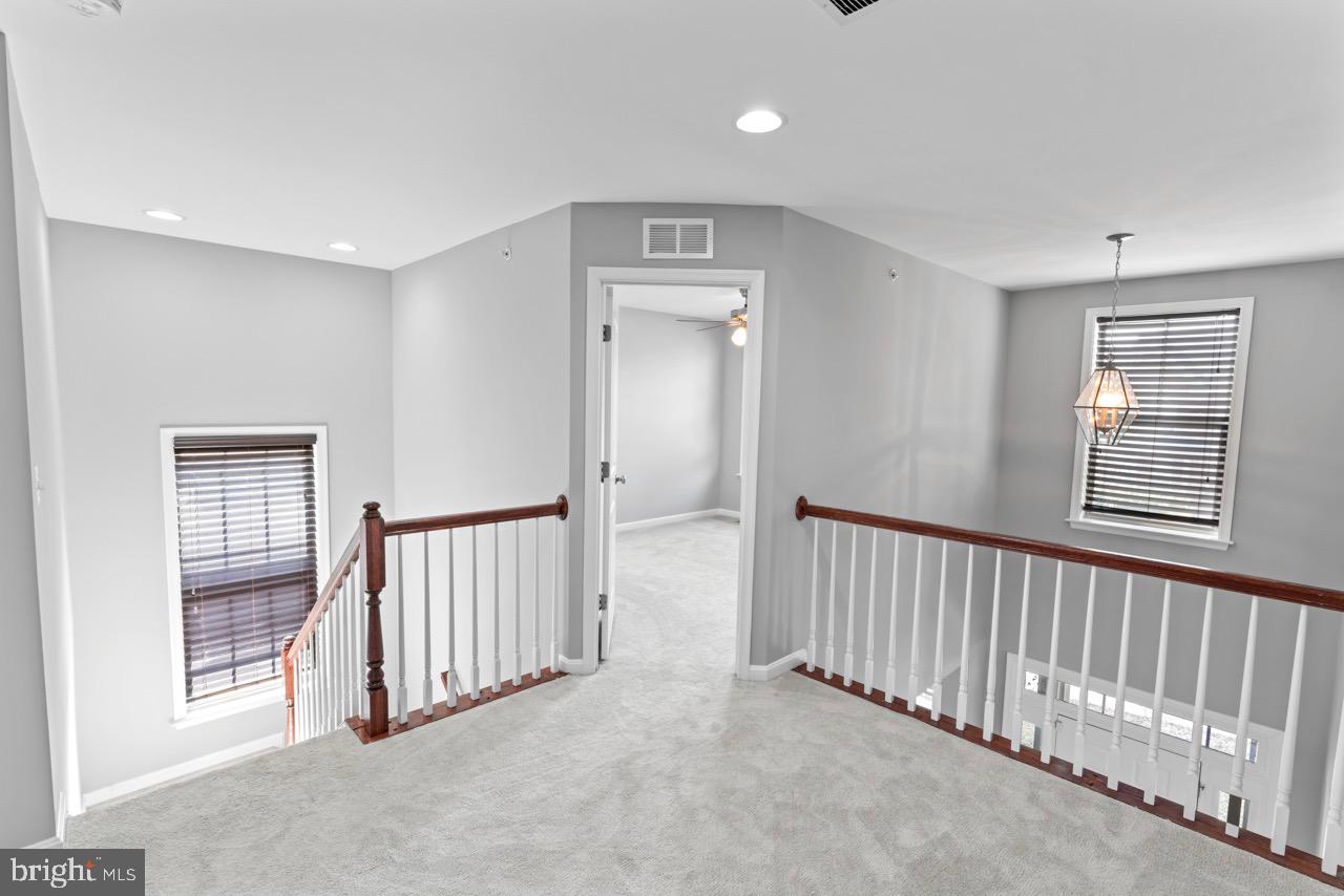 14715 Bell Tower Road Woodbridge, VA 22193 - Photo 16 of 37 2nd Level Foyer