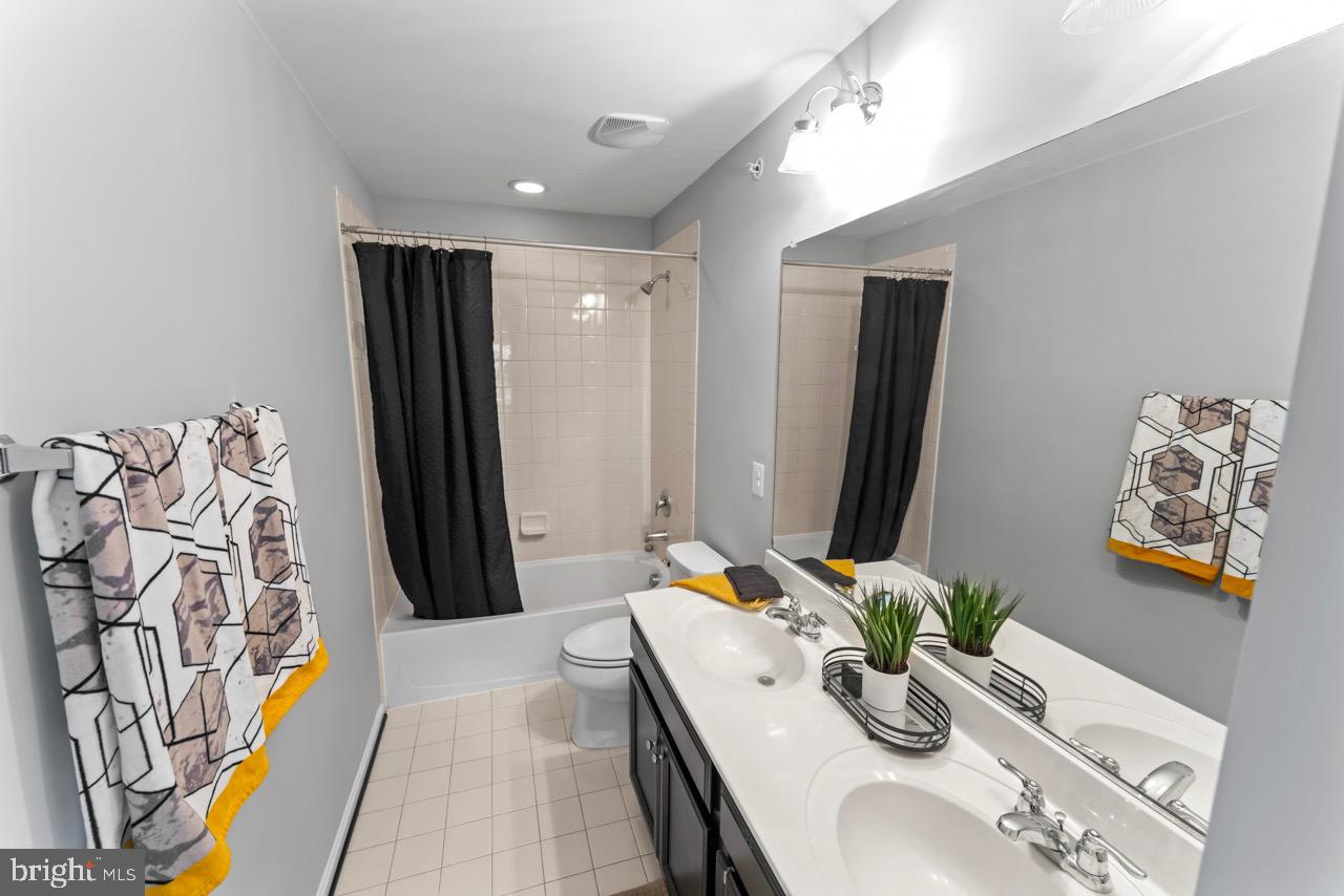 14715 Bell Tower Road Woodbridge, VA 22193 - Photo 17 of 37 Bathroom 1