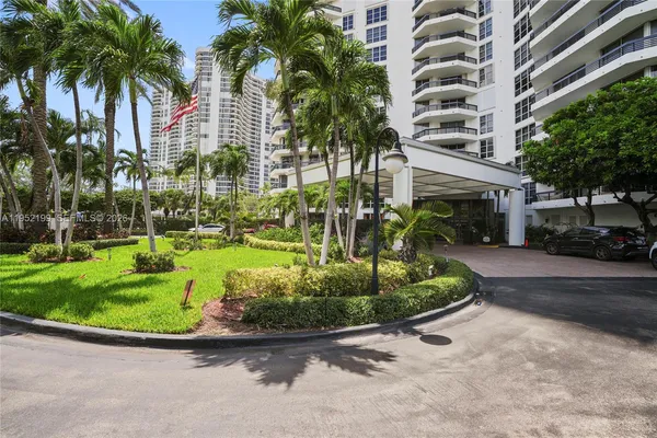 $5,500 | 3500 Mystic Pointe Drive, Unit 2908, Aventura, FL 33180