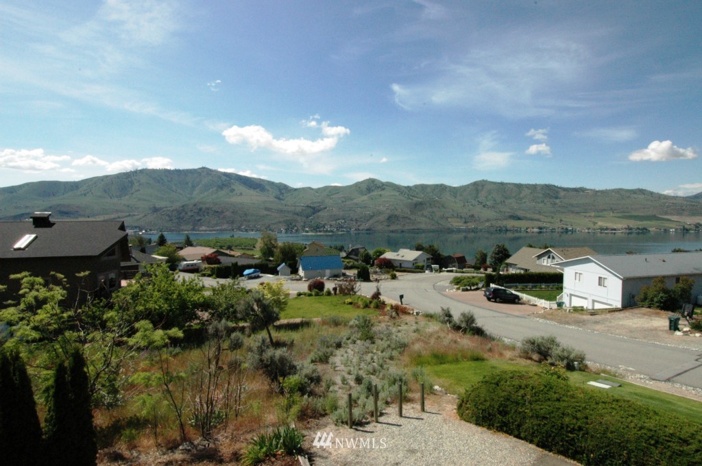 312 Butte Road Chelan, WA 98816 - Photo 3 of 24 Gallery Image 3