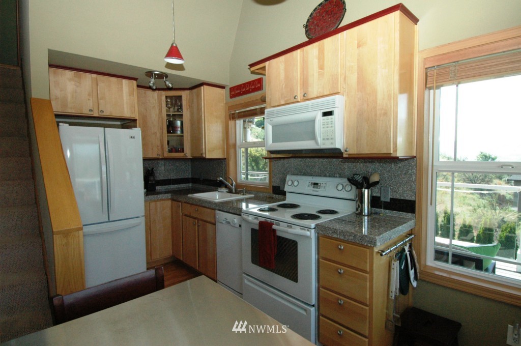 312 Butte Road Chelan, WA 98816 - Photo 4 of 24 Gallery Image 4