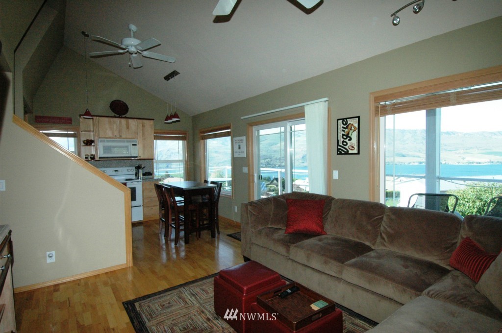 312 Butte Road Chelan, WA 98816 - Photo 5 of 24 Gallery Image 5