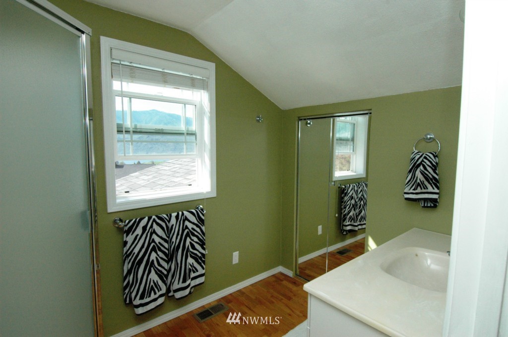 312 Butte Road Chelan, WA 98816 - Photo 9 of 24 Gallery Image 9